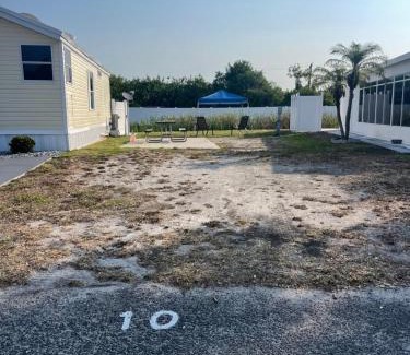 Port Charlotte Otro | RV SITE FOR RENT BY GLAMPERS CAMP 30AMP FULL HOOKUP