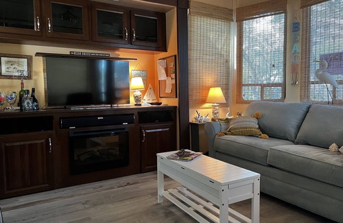 Fort Pierce Shores Casa | RV with Lot Cul de Sac w PRIVATE BEACH!