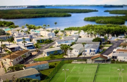 Fort Pierce Shores Casa | RV with Lot Cul de Sac w PRIVATE BEACH!