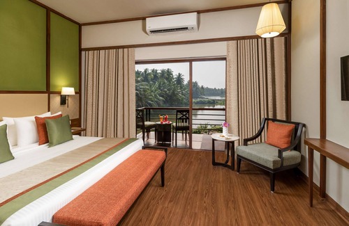 Dindi Hotel | RVR Sarovar Portico Dindi