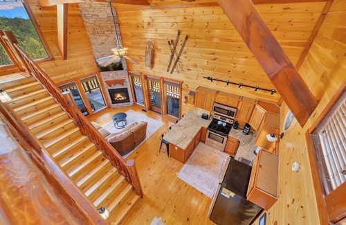 Sevierville Cabina | Ryder's View - Spacious 1 bedroom with GameRoom and Mountain Views! 1 Cabin by RedAwning