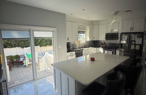 Seaford Casa | Ryder’s Cup Special! Spacious 4-bedrooms, 3 BR, 8 min walk to LIRR & shuttle!