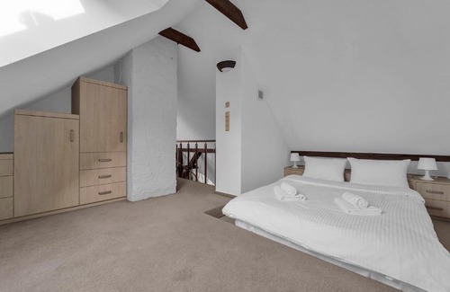 Nowe Miasto Apartamento | Rynek Nowego Miasta Two-Level Apartment by BookingHost