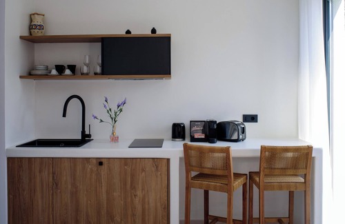 Finikia Casa | RyoLithos Suites