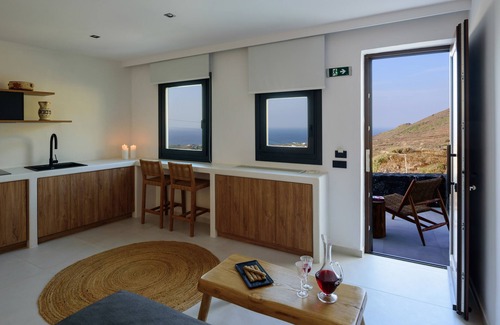 Finikia Casa | RyoLithos Suites