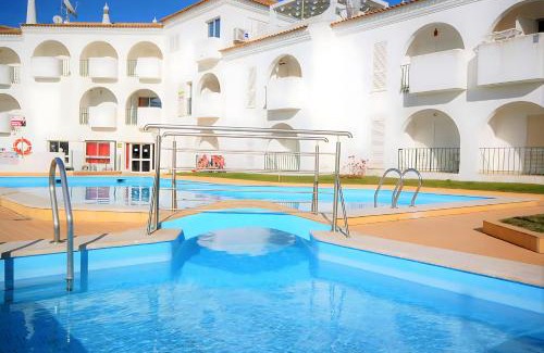 Castelo Apartamento | São Rafael 1 Bedroom with Pool
