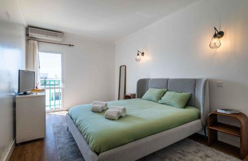 Castelo Apartamento | São Rafael 1 Bedroom with Pool