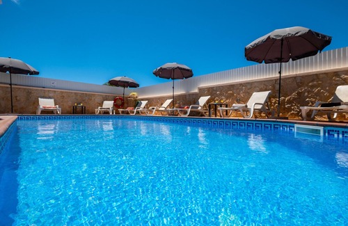 Albufeira Villa | São Rafael: BBQ, heatable pool & games room