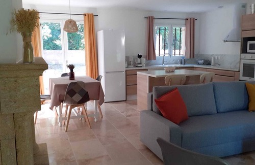 Mondragon Casa | Séjour Provençale au Coeur de la Pinède au Gîte L'oustal