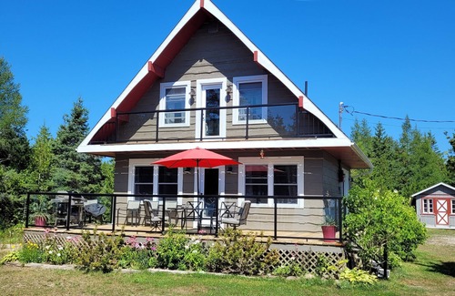 Northern Bruce Peninsula Casa | síocháin ("Peace" in Gaelic) Waterfront Chalet