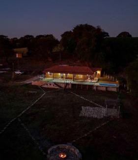 Tres Coracoes Casa | Sítio com piscina, lago e quadra - perto de São Thome das Letras