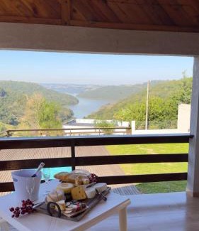 Piratuba Casa | Sítio Sonho Meu - 3 quartos- Seu Refúgio com a mais bela Vista para Lago da Usina