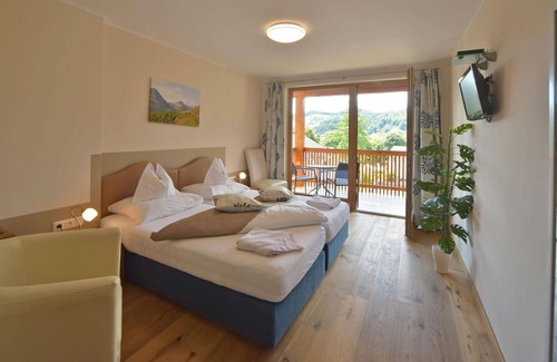 Seeboden Cabaña | Süd - See Komfortzimmer Mirnock mit Balkon - Gästehaus Bärwald