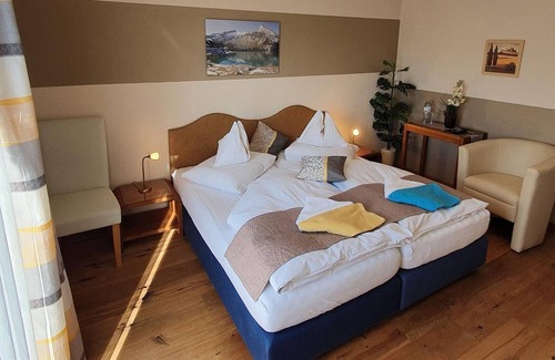 Seeboden Cabaña | Süd - See Zimmer Zedernplatz mit Balkon - Gästehaus Bärwald
