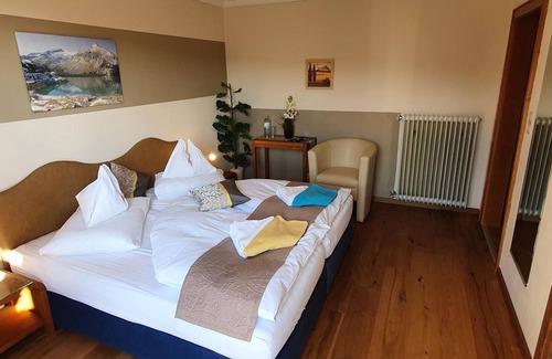 Seeboden Cabaña | Süd - See Zimmer Zedernplatz mit Balkon - Gästehaus Bärwald
