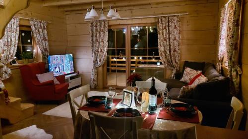 Trzebieszowice Chalet De Esquí | Słoneczna Chata z Bali