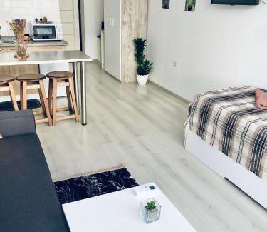 Yuzhne Apartamento | Sмарт студія з терасою ! Іванова 35