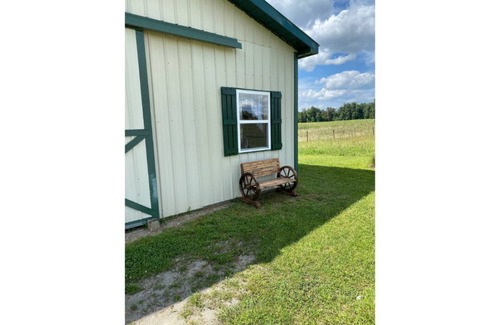 Crossville Casa | S and H Tack Room Enjoy a peaceful getaway
