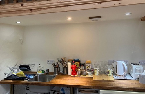 Mawddwy Apartamento | New s/c studio in medieval farm house Ideal for walkers, birders & writers.
