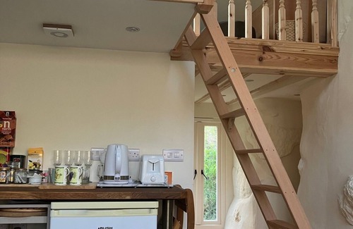 Mawddwy Apartamento | New s/c studio in medieval farm house Ideal for walkers, birders & writers.