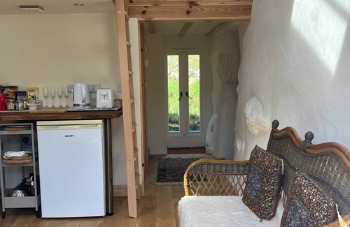 Mawddwy Apartamento | New s/c studio in medieval farm house Ideal for walkers, birders & writers.