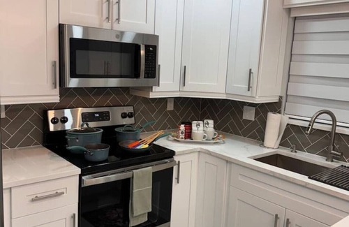 Greenacres Casa | S&H West Palm 3 Bedroom PBI Airport Tropical Chic