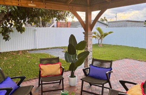Greenacres Casa | S&H West Palm 3 Bedroom PBI Airport Tropical Chic