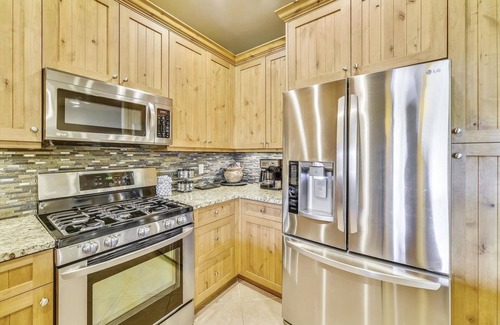 Frisco Condominio | S Off Main #4 2 Bedroom Condo by RedAwning