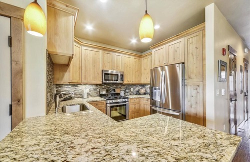 Frisco Condominio | S Off Main #4 2 Bedroom Condo by RedAwning