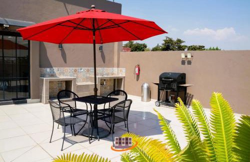 Ciudad López Mateos Apartamento | S08 DOBLE CAMA MATRIMONIAL Premium Suite Frente al TEC CEM con Cocineta WiFi Balcón Parking Terraza