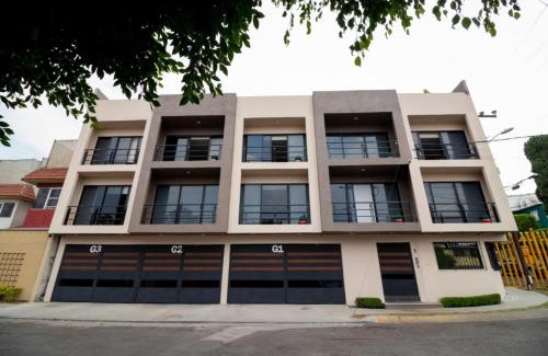 Ciudad López Mateos Apartamento | S08 DOBLE CAMA MATRIMONIAL Premium Suite Frente al TEC CEM con Cocineta WiFi Balcón Parking Terraza