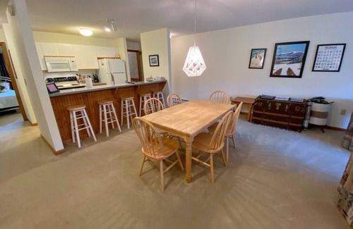 Bretton Woods Apartamento | S27 Family style Bretton Woods condo, close to Mt. Washington hotel, and Dog Friendly!
