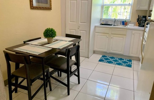 West Bay Apartamento | S2A Blue Pavilion - Beach Transfers Meals Tours Island Retro Chic