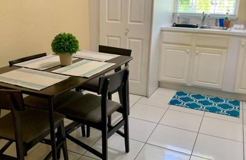 West Bay Apartamento | S2B Blue Pavilion - Beach Transfers Meals Tours Island Retro Chic