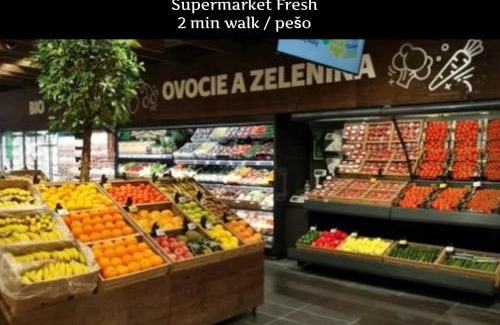 Kosice Old Town Apartamento | S8 Luxury 2 Room Apt OldTown - Foodstore, Crib, BabyChair, Netflix, PC Screen, UnlimMusic