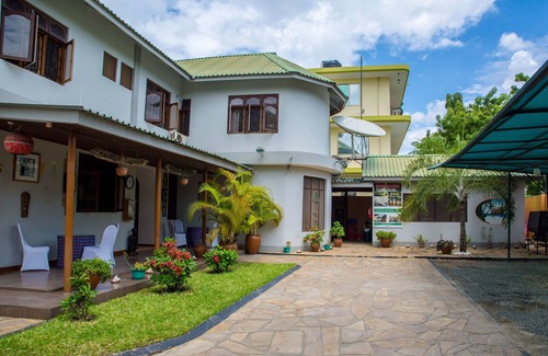 Mikocheni Hotel | CENTRO TURÍSTICO Y HOTEL SAADANI