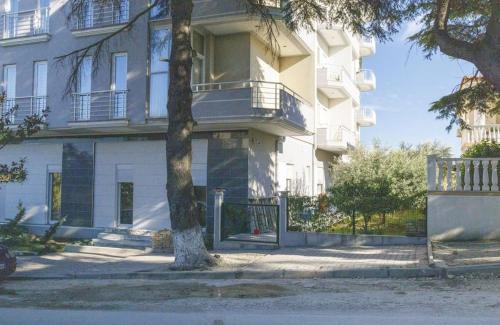 Mbrostar-Urë Apartamento | SAB 1 Cozy Modern Apartment Fier