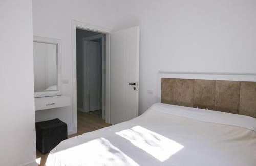 Mbrostar-Urë Apartamento | SAB 1 Cozy Modern Apartment Fier