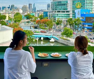 Si Yaek Maha Nak Hotel | Sabai Dee Minitel