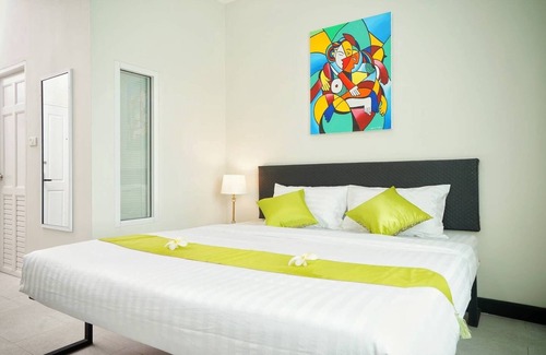 Sanambin Hotel | Sabai DoubleBed + Masaje 30 Mins 1 pax + Desayuno