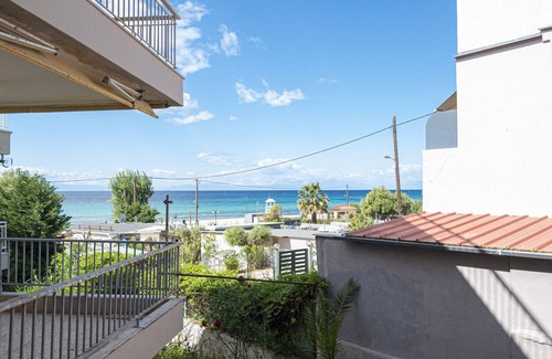 Nea Moudania Apartamento | Sabbia Seafront Apartment 4 by RentalsPro
