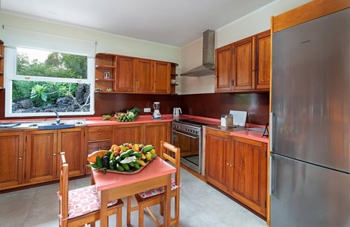 Garachico Apartamento | Sabinas Villa Malpaís Una casa dentro de una platanera junto al mar