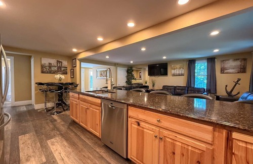 North Conway Casa | Saco River House | 10 Private Acres on The River