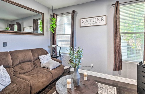 Regency Park Casa | Sacramento Getaway ~ 10 Mi to Dtwn!