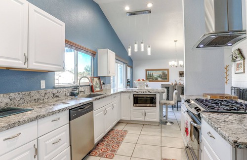 Foothill Farms Casa | Sacramento Home w/ Pool Near Dtwn: Pets Welcome!