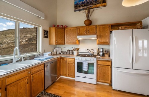Gardiner Casa | Saddle Ridge Retreat just 10 min from Yellowstone National Park