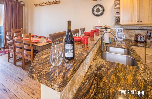 Saddle Ridge Casa | Saddle Ridge Ski-In/Out Chalet! Private Hot Tub, Grill, 7 min Drive to Resort!