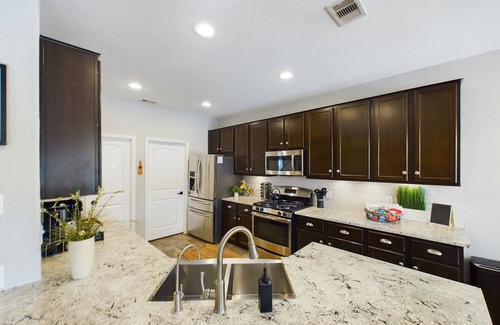 Houston Casa | Saddle & Spurs BNB - with heated pool