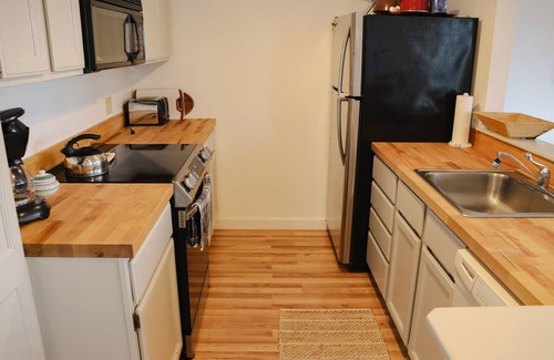 Rangeley Condominio | Saddleback - Rock Pond Condo 43 - ski in/out, pet friendly!