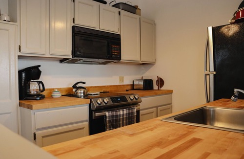 Rangeley Condominio | Saddleback - Rock Pond Condo 43 - ski in/out, pet friendly!